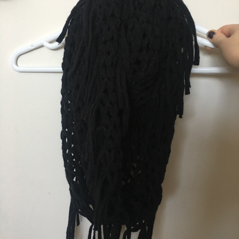 Black Infinity Scarf - Picture 2 of 2